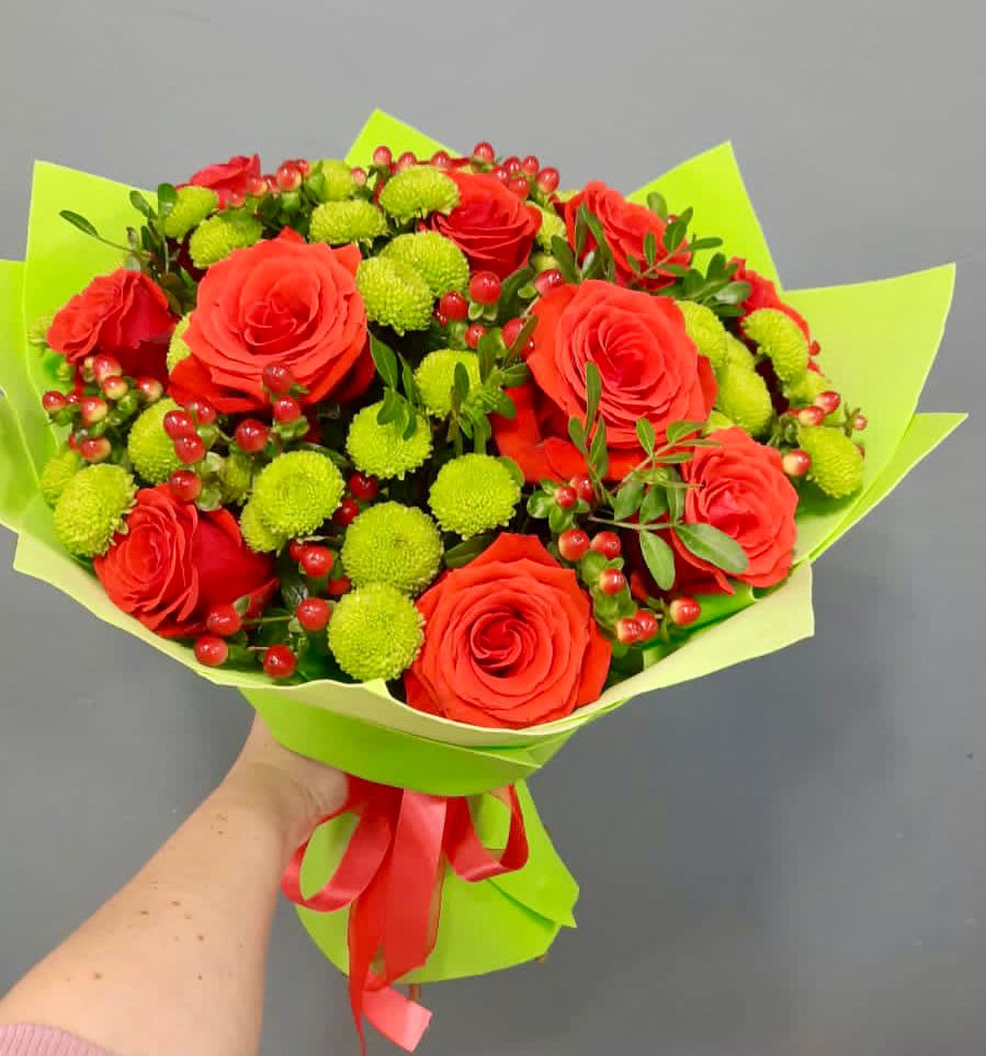 Букет цветов из: Хризантемы и Розы в Новокорсунской