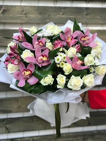Букет цветов из: Розы и Хризантемы в Новокорсунской