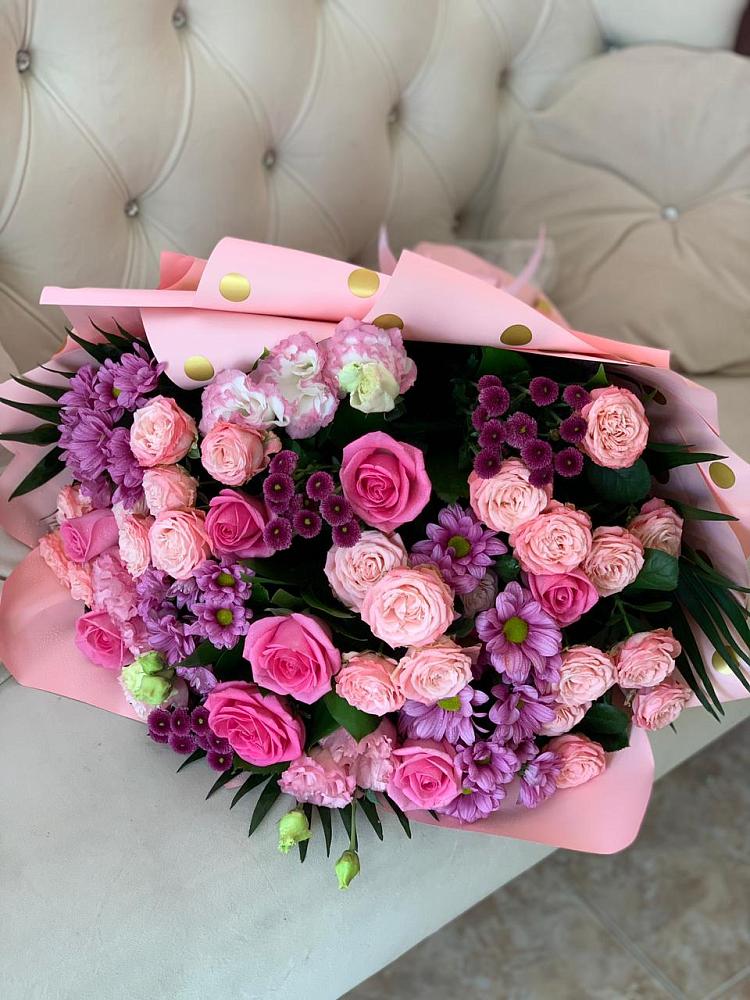 Букет цветов из: Хризантемы, Розы и Лизиантусы в Новокорсунской