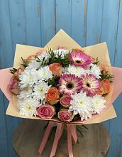 Букет цветов из:  Розы, Герберы и Хризантемы в Новокорсунской