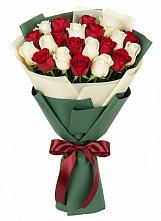 Букет Микс из красных и белых роз в Новокорсунской