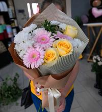 Букет цветов из:  Герберы, Розы и Хризантемы в Новокорсунской