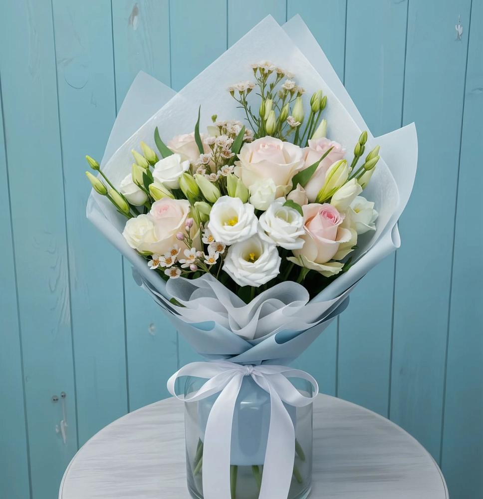 Букет цветов из: Розы и Лизиантусы в Новокорсунской