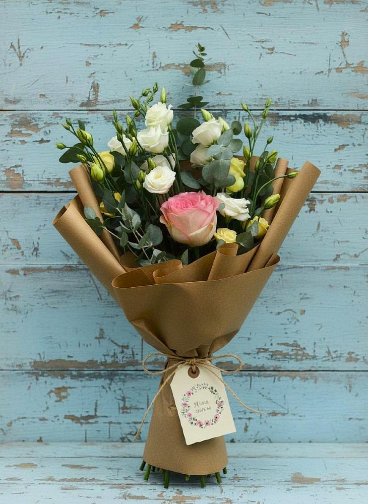 Букет цветов из: Розы и Лизиантусы в Новокорсунской