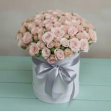 Цветочная композиция из Розы в шляпной коробке в Новокорсунской