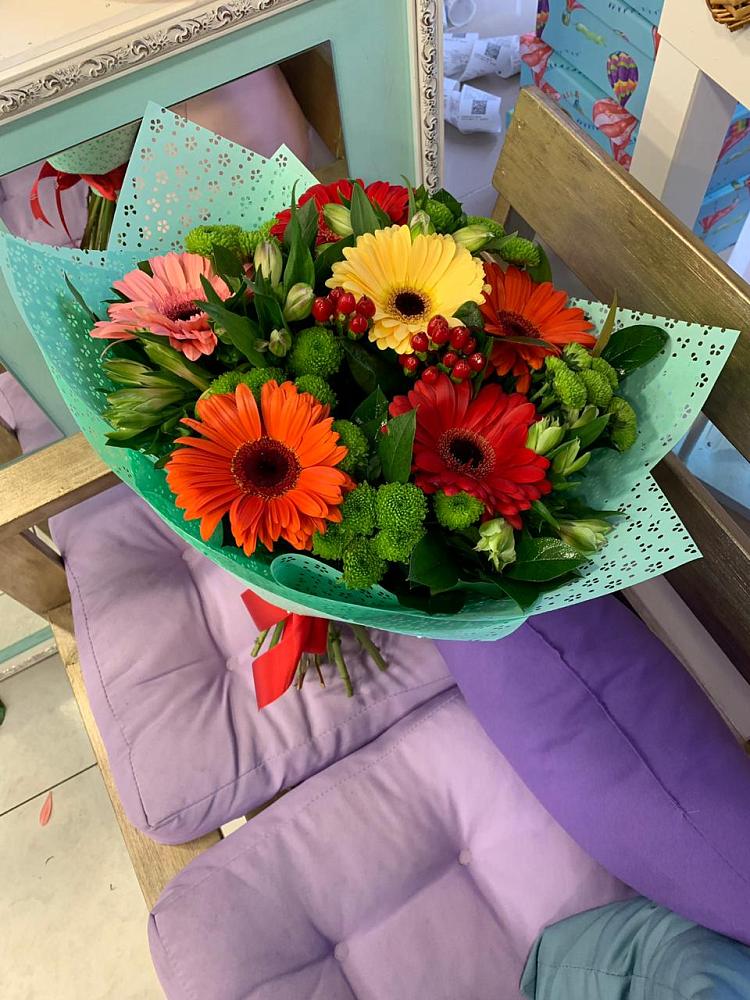 Букет цветов из: Герберы, Хризантемы и Альстромерии в Новокорсунской