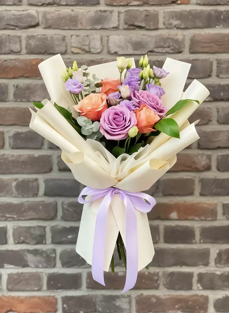 Букет цветов из: Лизиантусы и Розы в Новокорсунской