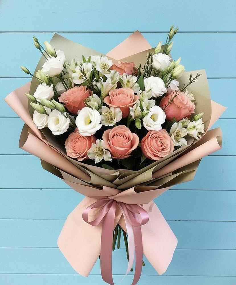 Букет цветов из: Розы, Альстромерии и Лизиантусы в Новокорсунской