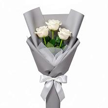 Букет 3 белые розы в Новокорсунской
