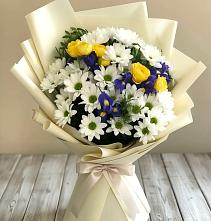 Букет цветов из:  Ирисы, Хризантемы и Розы #REPLACE_PRED# Новокорсунской
