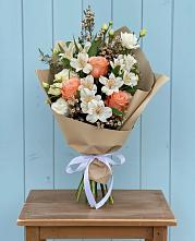 Букет цветов из:  Альстромерии, Лизиантусы, Розы и Хризантемы в Новокорсунской