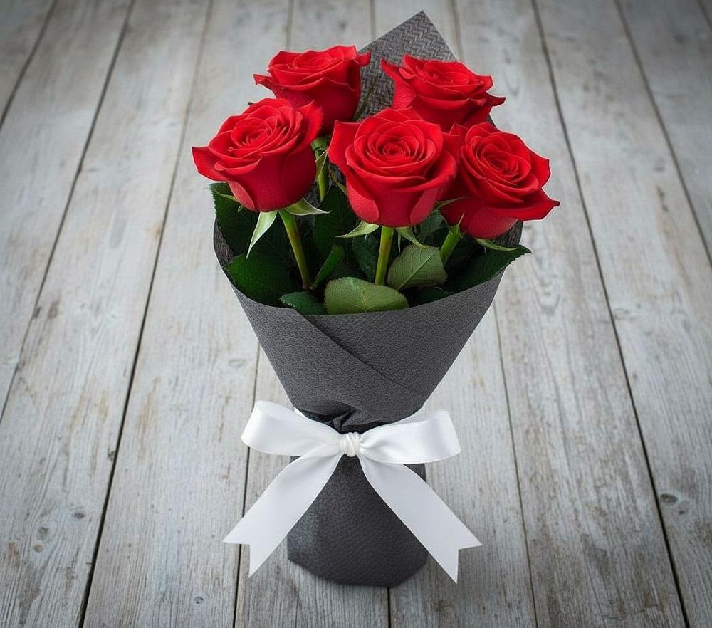 Букет 5 Красных роз Эдлесс Лав в Новокорсунской