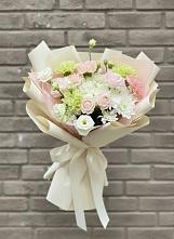 Букет цветов из:  Гвоздики, Розы, Лизиантусы и Хризантемы в Новокорсунской