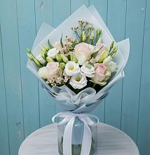 Букет цветов из:  Розы и Лизиантусы в Новокорсунской
