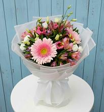 Букет цветов из:  Герберы, Альстромерии и Лизиантусы в Новокорсунской