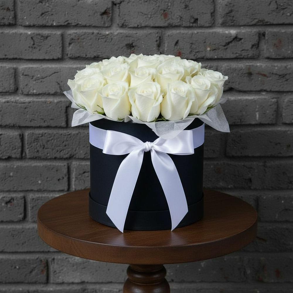 Цветочная композиция из Розы в шляпной коробке в Новокорсунской