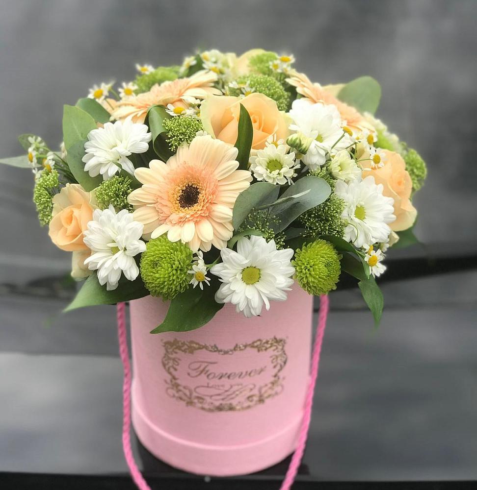 Цветочная композиция из Розы, Герберы и Хризантемы в шляпной коробке в Новокорсунской