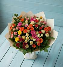 Букет Микс из разноцветных кустовых роз в Новокорсунской