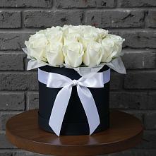 Цветочная композиция из Розы в шляпной коробке в Новокорсунской