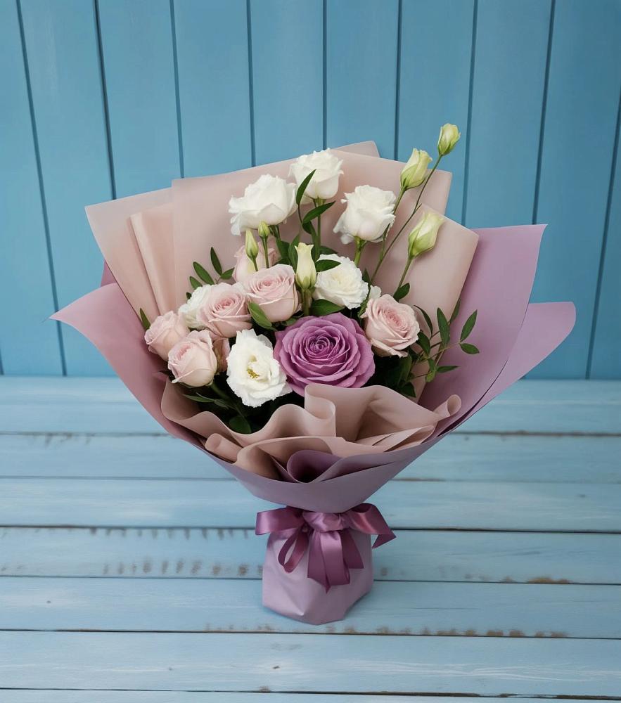 Букет цветов из: Розы и Лизиантусы в Новокорсунской